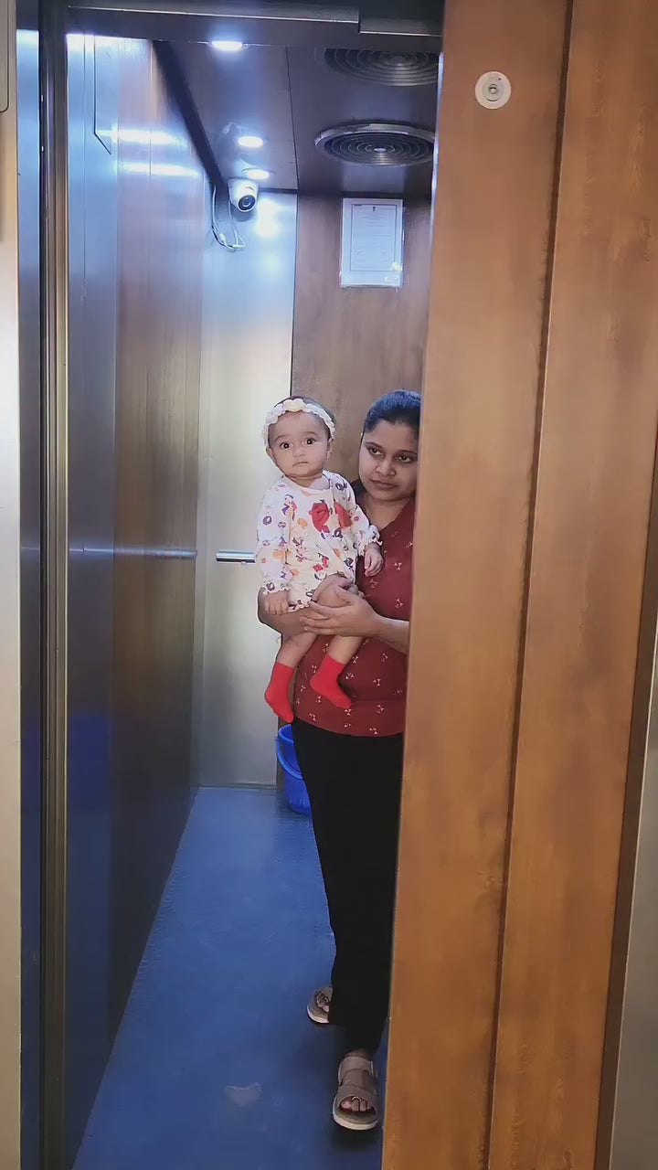 Video provided by Shopify App SwipeUp